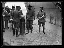 Roger-Viollet | 168241 | World War I. Arrival of the first US contingents in France. General Sibert (centre) and two officers of his staff. Saint-Nazaire (France), late June 1917. Photograph published in the newspaper  Excelsior  on Sunday, July 1st, 1917. | © Excelsior - L'Equipe / Roger-Viollet
