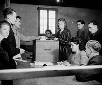 Roger-Viollet | 170263 | Legislative elections in France. November 10, 1946. | © LAPI / Roger-Viollet