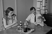 Roger-Viollet | 173528 | Couple and their child in one of the first HLMs (French subsidised housing). Vitry-sur-Seine (France), 1965. | © Janine Niepce / Roger-Viollet