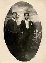 Roger-Viollet | 183941 | Missak Manouchian (1906-1944), Armenian poet and resistance fighter, with his brother, Karapet Manouchian, aboard a boat (recto). | © Archives Manouchian / Roger-Viollet