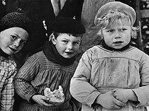 Roger-Viollet | 233555 | World War II. Exodus of 1940. Children evacuated from Alsace. | © Roger-Viollet / Roger-Viollet