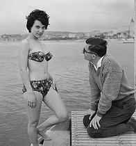 Roger-Viollet | 241428 | Bernadette Lafont (1938-2013), French actress, and Claude Chabrol (1930-2010), French director, at the Cannes Film Festival. | © Roger-Viollet / Roger-Viollet