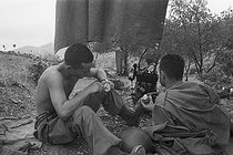 Roger-Viollet | 245201 | Algerian War of Independence. Cherchell Infantry Military School. Military cadets having some rest after a training exercise in the mountains. The aspiring officers carry more than 20 kg of equipment during a 40 to 50 km walk in the Jabal. Algeria, September 1960. | © Jean-Pierre Laffont / Roger-Viollet