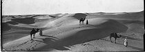 Roger-Viollet | 248548 | Camel drivers in the Sahara desert (Algeria). | © Léon & Lévy / Roger-Viollet