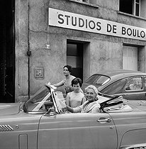 Roger-Viollet | 250766 |  Les Fanatiques  film by Alex Joffé. Françoise Fabian, Betty Schneider and Tilda Thamar. Film studios of Boulogne-Billancourt (France), July 1957. | © Alain Adler / Roger-Viollet