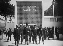 Roger-Viollet | 253521 | 1937 World Fair in Paris. Opening ceremony for the pavilion of Israel in Palestine. | © Photo Rap / Roger-Viollet
