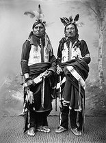Roger-Viollet | 255165 | Sioux, about 1900. | © Léopold Mercier / Roger-Viollet