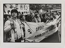 Roger-Viollet | 260912 | Manifestation du 23 octobre 1983 pour le remboursement de l' IVG par la Sécurité sociale | © Catherine Deudon / Bibliothèque Marguerite Durand / Roger-Viollet