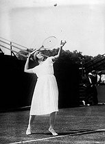Roger-Viollet | 265430 | Suzanne Lenglen (1899-1938), French tennis player, circa 1930. | © Albert Harlingue / Roger-Viollet