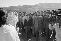 Roger-Viollet | 277616 | Houari Boumediene (1932-1978), Algerian statesman, visiting a reforestation site in the surroundings of Algiers (Algeria), 1967. Photograph by Jean Marquis (1926-2019). | © Jean Marquis / Roger-Viollet