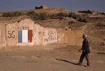 Roger-Viollet | 284043 | Transit camp for the Algerian population guarded by the French army, near the Tunisian border. Ouenza (Algeria), 1958. Photograph by Jean Marquis (1926-2019). | © Jean Marquis / Roger-Viollet