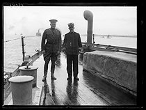 Roger-Viollet | 294454 | World War I. Arrival of the first US military contingents in France. John Pershing (1860-1948), US General of the Armies, and Albert Gleaves (1858-1937), American Admiral. Saint-Nazaire (France), late June 1917. | © Excelsior - L'Equipe / Roger-Viollet