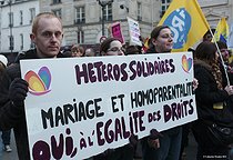 Roger-Viollet | 299997 | Manifestation pour le mariage pour tous. Paris, 16 décembre 2012. | © Catherine Deudon / Roger-Viollet