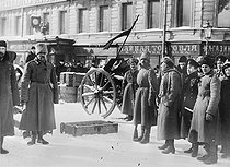 Roger-Viollet | 300075 | Russian revolution, 1917. Barricade on the perspective Liteiny in Petrograd. | © Roger-Viollet / Roger-Viollet
