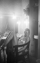 Roger-Viollet | 309581 | Josephine Baker (1906-1975), American variety artist, in her dressing room at the Casino de Paris for the performance of Paris qui remue . 1930-1931. | © Boris Lipnitzki / Roger-Viollet