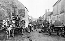 Roger-Viollet | 310000 | Wheat threshing. Tresmes (Seine-et-Marne), around 1900. | © CAP / Roger-Viollet