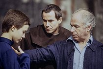 Roger-Viollet | 323618 | Peter Brook (born in 1925), British director, rehearsing the play Measure for Measure by William Shakespeare. Paris (Xth arondissement), Théâtre des Bouffes du Nord, 1978. | © Jean-Pierre Couderc / Roger-Viollet