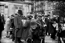 Roger-Viollet | 329053 | Russian émigrés leaving the Alexander Nevsky cathedral, rue Daru. Paris (VIIIth arrondissement), circa 1930. | © Albert Harlingue / Roger-Viollet