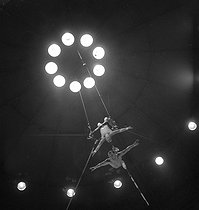 Roger-Viollet | 332013 | Circus : trapeze artist. France, circa 1935. | © Gaston Paris / Roger-Viollet