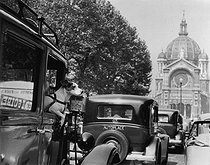 Roger-Viollet | 343754 | G7 taxi station. A small dog and Renault Viva 4 cars on the boulevard Malesherbes, near the Saint-Augustin church. Paris (VIIIth arrondissement), 1950. Photograph by Janine Niepce (1921-2007). | © Janine Niepce / Roger-Viollet
