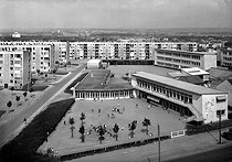 Roger-Viollet | 349558 | Le Mans (Sarthe). The  Ronceray-Olonnières  social housing (Architects: P. Vago, Leroux-Hugon and Levasseur). | © CAP / Roger-Viollet