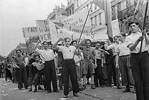 Roger-Viollet | 358888 | Front Populaire. Jeunesses communistes du 4ème arrondissement. Paris, 14 juillet 1936. | © Collection Roger-Viollet / Roger-Viollet