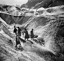 Roger-Viollet | 378180 | Glacier in Chamonix (Haute-Savoie), 1919. | © Roger-Viollet / Roger-Viollet