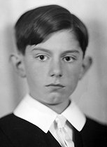 Roger-Viollet | 378187 | Paulo Picasso (1921-1975), son of Pablo Picasso (1881-1973) and Olga Picasso (born Khokhlova, 1891-1955). France, circa 1930. | © Henri Martinie / Roger-Viollet
