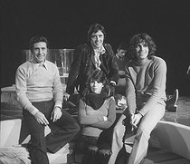 Roger-Viollet | 378456 | Gilbert Bécaud, Sacha Distel, Dani and Julien Clerc.  Sacha show . TV. Paris, November 1970. | © Patrick Ullmann / Roger-Viollet