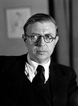 Roger-Viollet | 386305 | Jean-Paul Sartre (1905-1980), French philosopher and writer, in 1947. | © Henri Martinie / Roger-Viollet