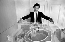 Roger-Viollet | 389342 | Ricardo Bofill (born in 1939), Spanish architect. Paris, December 1983. | © Roger-Viollet / Roger-Viollet