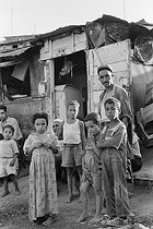 Roger-Viollet | 417325 | Clos Salembier shanty town. Algiers (Algeria), 1958. Photograph by Jean Marquis (1926-2019). | © Jean Marquis / Roger-Viollet