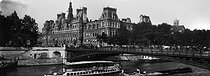 Roger-Viollet | 439013 | Paris City Hall and the Pont d'Arcole bridge. Paris, circa 1900. | © Léon & Lévy / Roger-Viollet