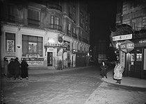Roger-Viollet | 448390 | Russian cabarets and restaurants in Montmartre. Paris, circa 1920. | © Albert Harlingue / Roger-Viollet
