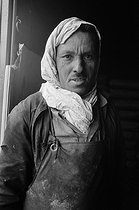 Roger-Viollet | 450179 | Algerian migrant worker in charge of unloading coal dust. Drancy (France), April 1970. Photograph by Léon Claude Vénézia (1941-2013). | © Léon Claude Vénézia / Roger-Viollet