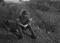 Roger-Viollet | 459701 | Algerian War of Independence. Cherchell Infantry Military School. The Lieutenant Jean-Pierre Laffont, on guard duty on the South Plateau, above the school. Algeria, Christmas 1960. | © Jean-Pierre Laffont / Roger-Viollet