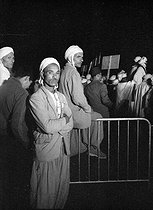 Roger-Viollet | 470713 | Algerians. Paris, Arc de triomphe, on July 14, 1958. | © Bernard Lipnitzki / Roger-Viollet