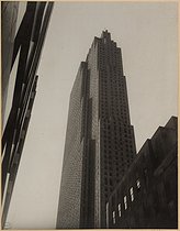 Roger-Viollet | 485128 | Gratte-ciel, General Electric Building, New York | © André Vigneau / BHVP / Roger-Viollet