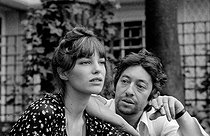 Roger-Viollet | 498907 | Serge Gainsbourg (1928-1991), French singer-songwriter, and Jane Birkin (born in 1946), English actress, 1971. Photograph by Georges Kelaïditès (1932-2015). | © Georges Kelaïditès / Roger-Viollet