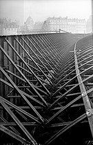 Roger-Viollet | 501836 | Construction of the Paris Metro (or Metropolitain). Line 4 (Porte de Clignancourt - Porte d'Orléans). The caisson at the Place Saint-Michel station. Paris (Vth arrondissement), 1905. | © Neurdein / Roger-Viollet