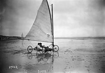 Roger-Viollet | 514910 | Land sailing race | © Maurice-Louis Branger / Roger-Viollet