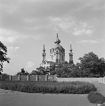 Roger-Viollet | 524432 | St Andrew's Church (18th century). Kyiv (USSR, Ukraine), August 1964. | © Anne Salaün / Roger-Viollet