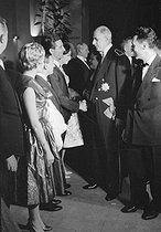 Roger-Viollet | 543731 | General de Gaulle and his wife, Yvonne, congratulating Gilbert Bécaud, Ludmilla Tcherina and Maurice Chevalier (at the bottom). Paris, Nignt of the chancellery, on May 30, 1959. | © Bernard Lipnitzki / Roger-Viollet