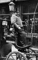 Roger-Viollet | 551667 | Carriage driver (horse-drawn taxi). Paris, around 1900. | © Neurdein / Roger-Viollet