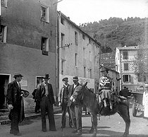 Roger-Viollet | 587189 | Tourism on a donkey. Corsica, 1910-1920. | © Roger-Viollet / Roger-Viollet