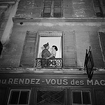 Roger-Viollet | 629484 | Couple. Paris, circa 1950. | © Gaston Paris / Roger-Viollet