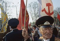 Roger-Viollet | 637039 | Communist demontration on May 9th. Moscow (Russia), 1996. | © Jean-Paul Guilloteau / Roger-Viollet