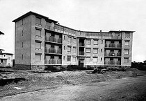 Roger-Viollet | 642602 | Social housing. Stains (Seine-Saint-Denis), 1925. | © Albert Harlingue / Roger-Viollet