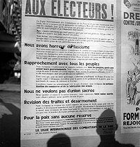 Roger-Viollet | 645199 | Election bill of the  Ligue internationale des Combattants de la Paix  (International league of the peace combatants). Paris, 1936. | © Pierre Jahan / Roger-Viollet
