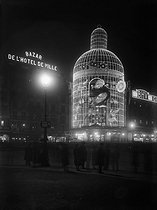 Roger-Viollet | 663566 | Paris. Decorative lights at the Bazaar de l'Hotel de Ville department store in Paris. Christmas 1926. | © Jacques Boyer / Roger-Viollet